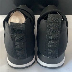 dkny jeannie slip on